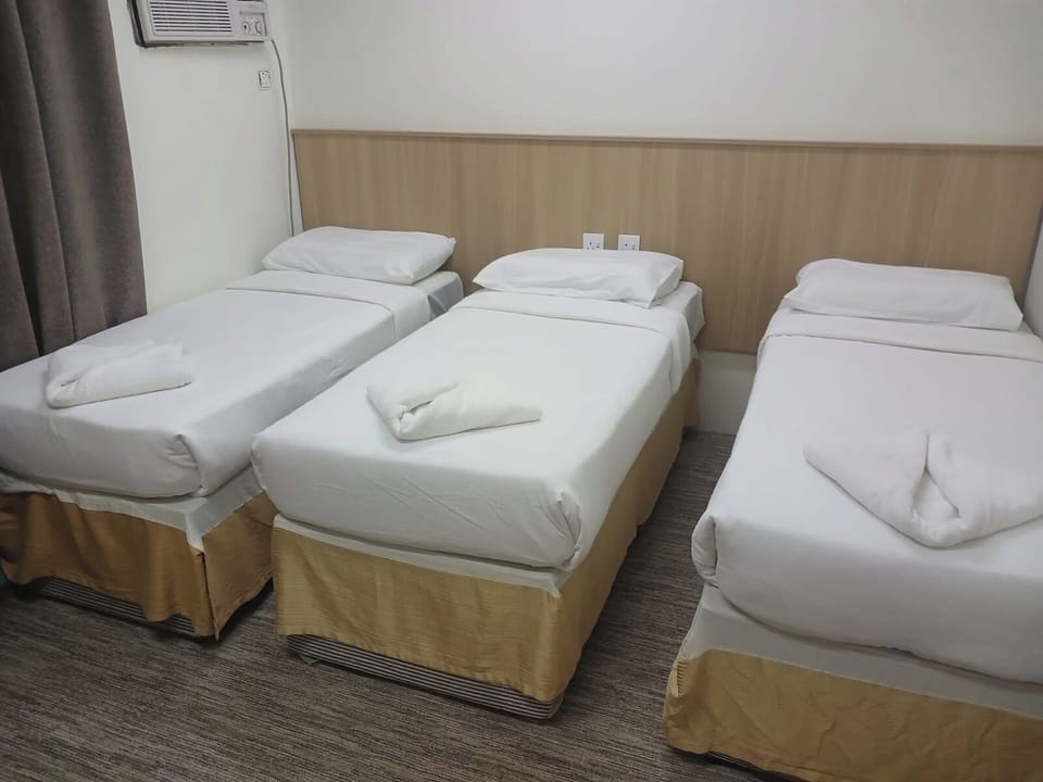 Triple Room | In-room safe, iron/ironing board, free WiFi