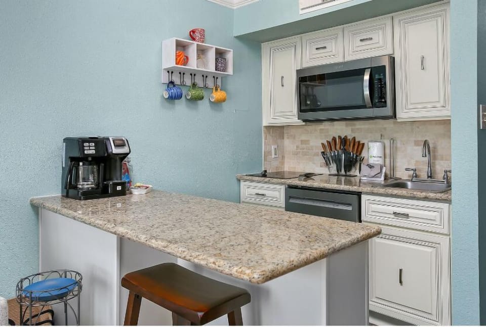 Fully equipped kitchen and new appliances in 2022