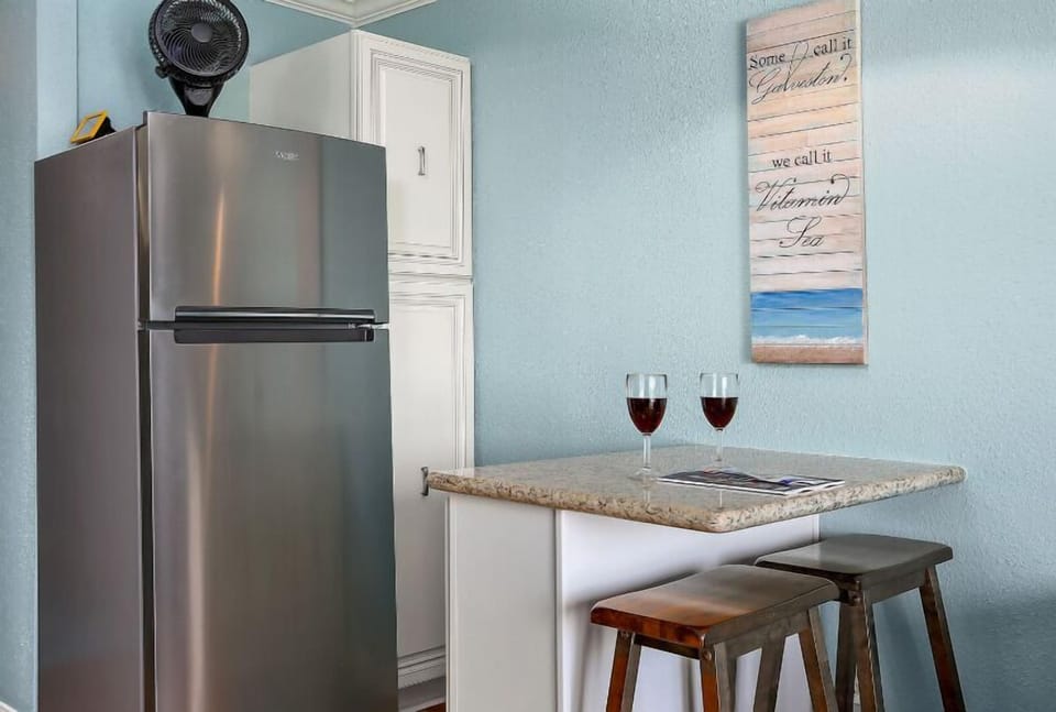 Fully equipped kitchen and new appliances in 2022