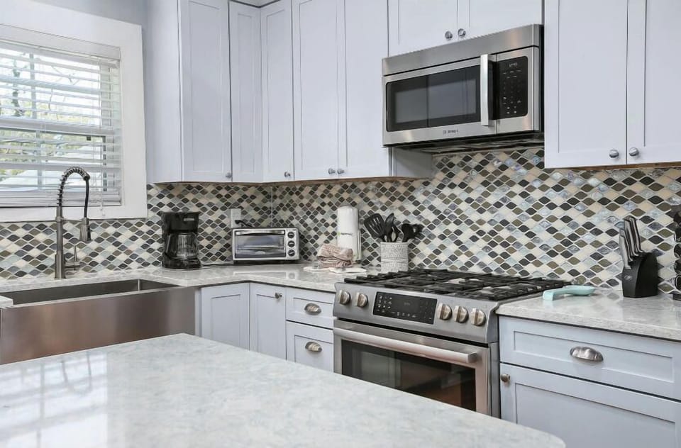 Fully equipped, updated kitchen