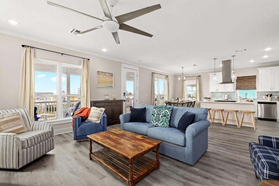Beautiful, bright and spacious surroundings, comfortable furnishings and numerous spaces inside and out to gather with family and friends.