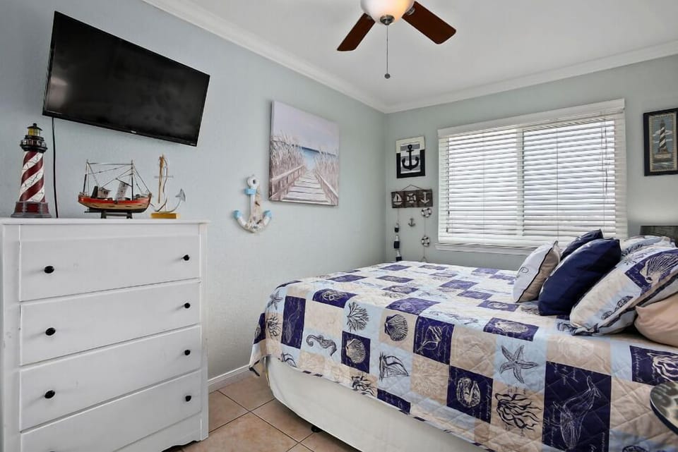 Second bedroom has a Queen size bed with a Smart TV and ceiling fan.