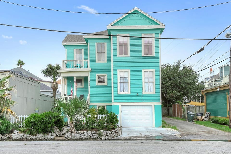 Welcome To SALTY AIR RETREAT!