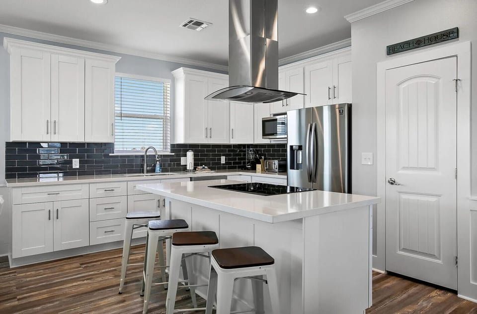 Fully equipped kitchen, and new appliances.