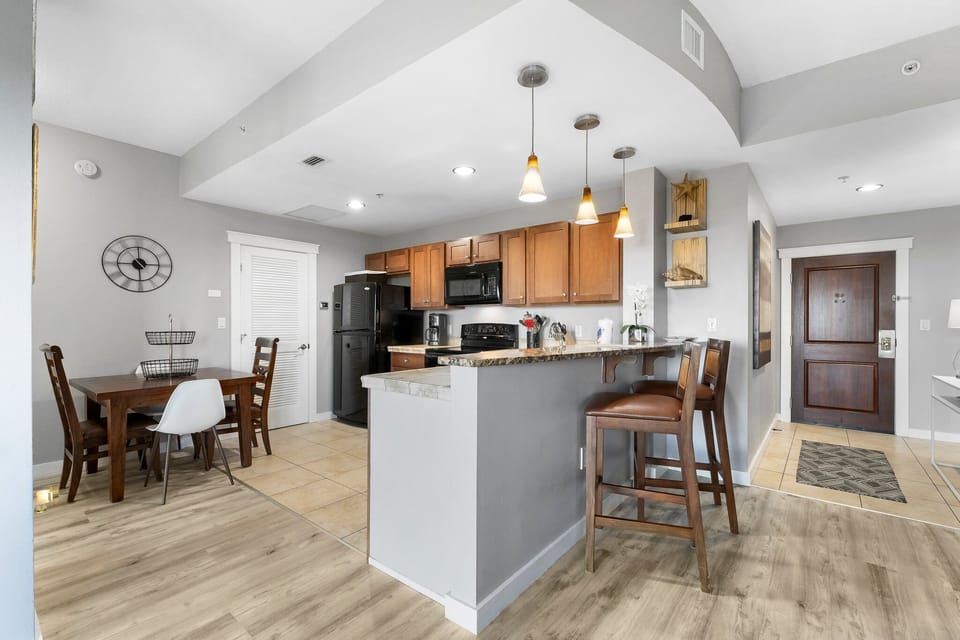7-web-or-mls-15100-front-beach-rd-1217