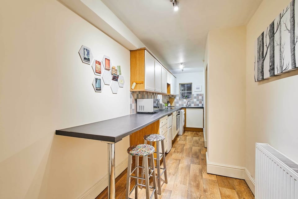 The Den, Whitby - Host & Stay