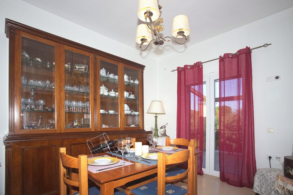 Comfort House, Garden View | In-room dining