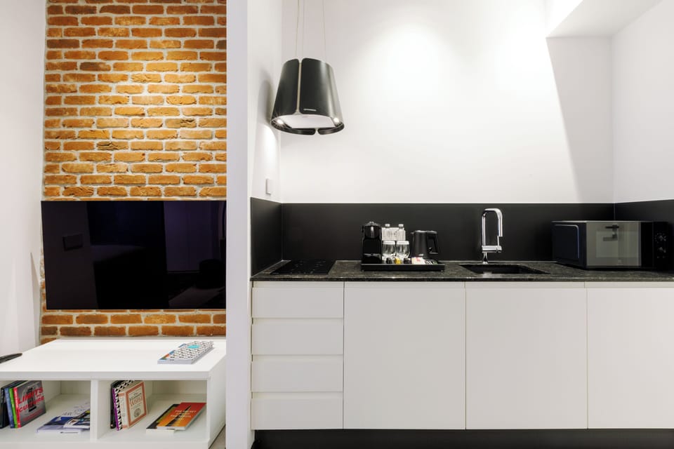 Deluxe Apartment with Terrace | Private kitchen | Mini-fridge, microwave, stovetop, espresso maker