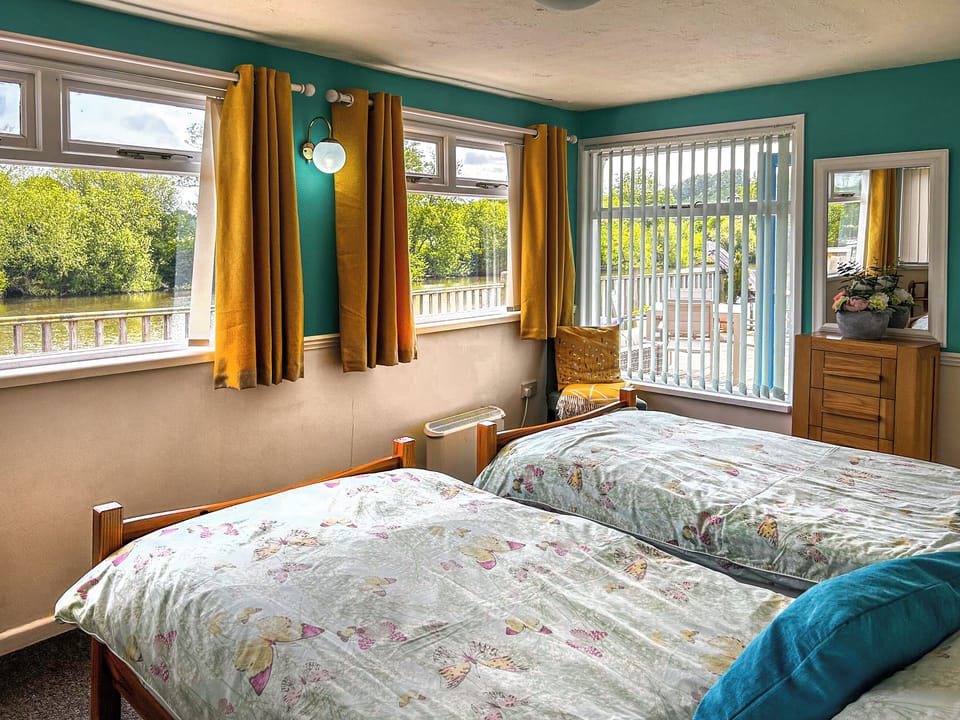 Twin bedroom | Osokozy Cottage, Shrawley, near Worcester