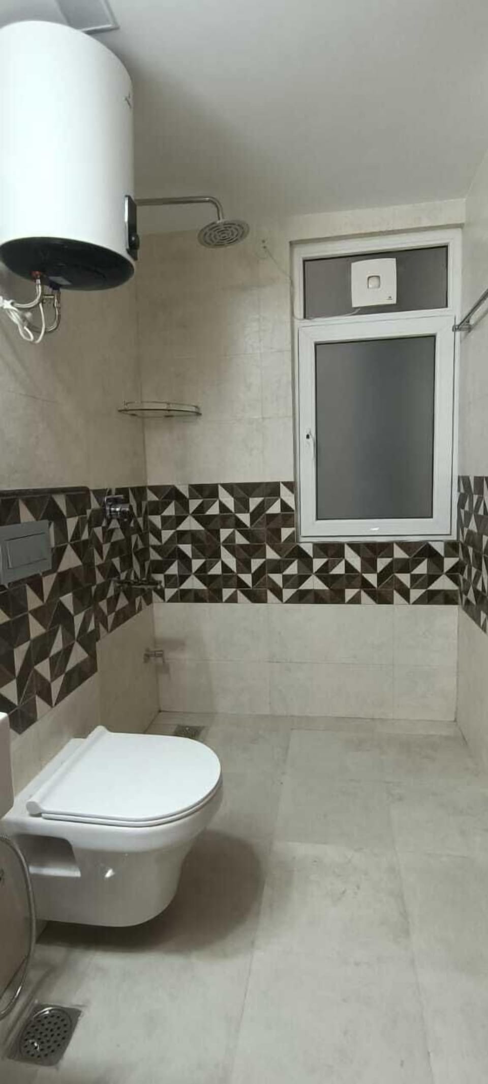 Deluxe Single Room, Balcony, City View | Bathroom | Shower, towels, soap, shampoo