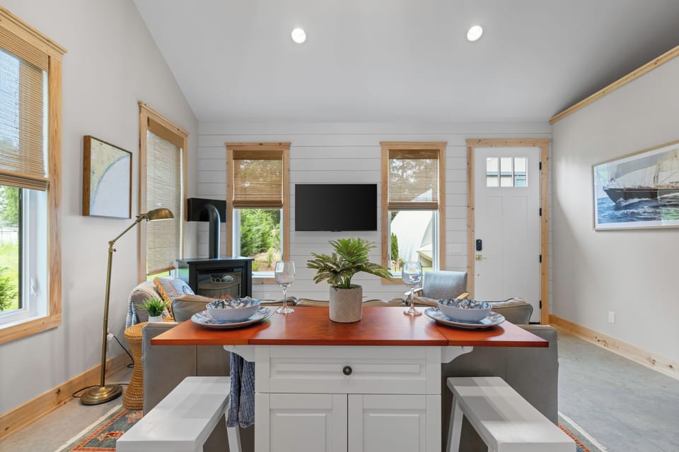 Dining for 2 and cabinet for food storage
