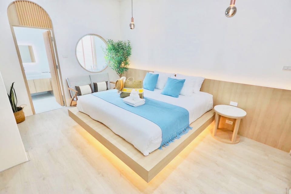 Honeymoon Room | Premium bedding, minibar (free items), WiFi (free), bed sheets