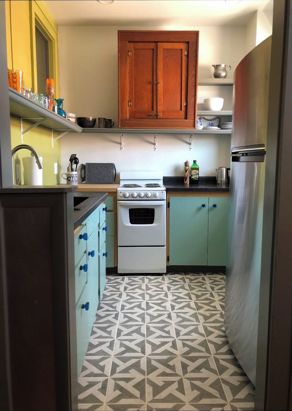 Full kitchen 