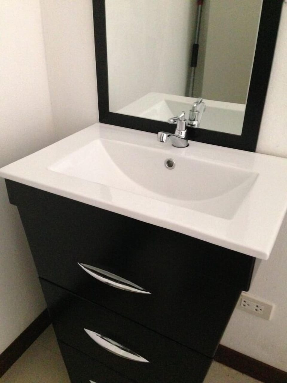 Bathroom sink