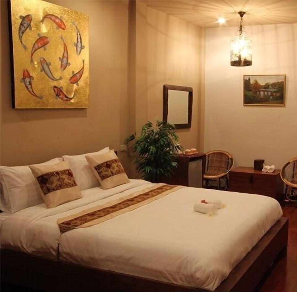 Superior Double Room | In-room safe, desk, WiFi (free)