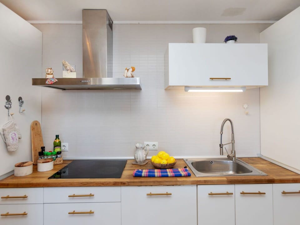 Cabinetry, Kitchen Sink, Countertop, Property, Tap, Sink, White, Kitchen, Interior Design, Wood