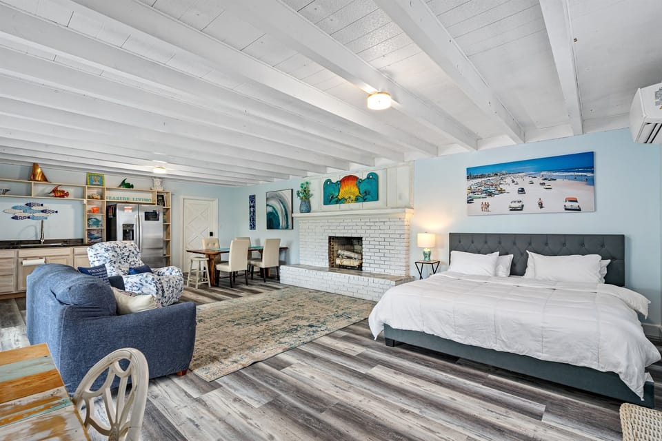 Spacious pool cottage 