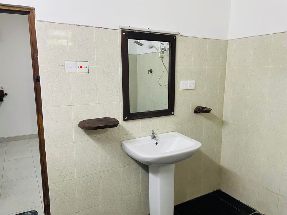 Standard Cottage, Multiple Beds | Bathroom | Shower