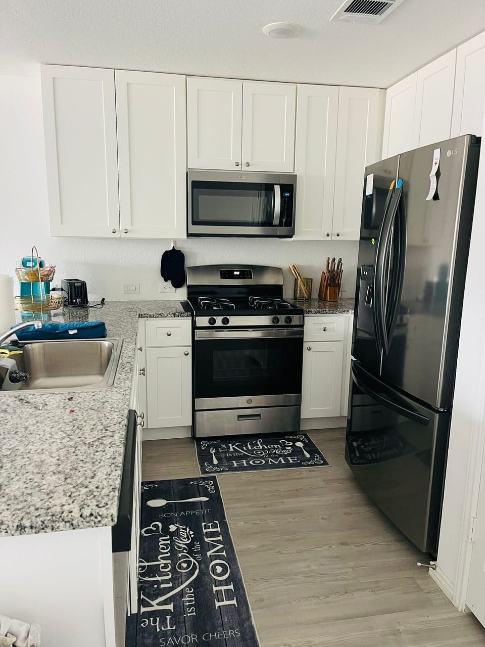 Full size kitchen