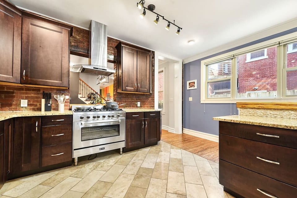 Fully equipped kitchen with modern appliances.