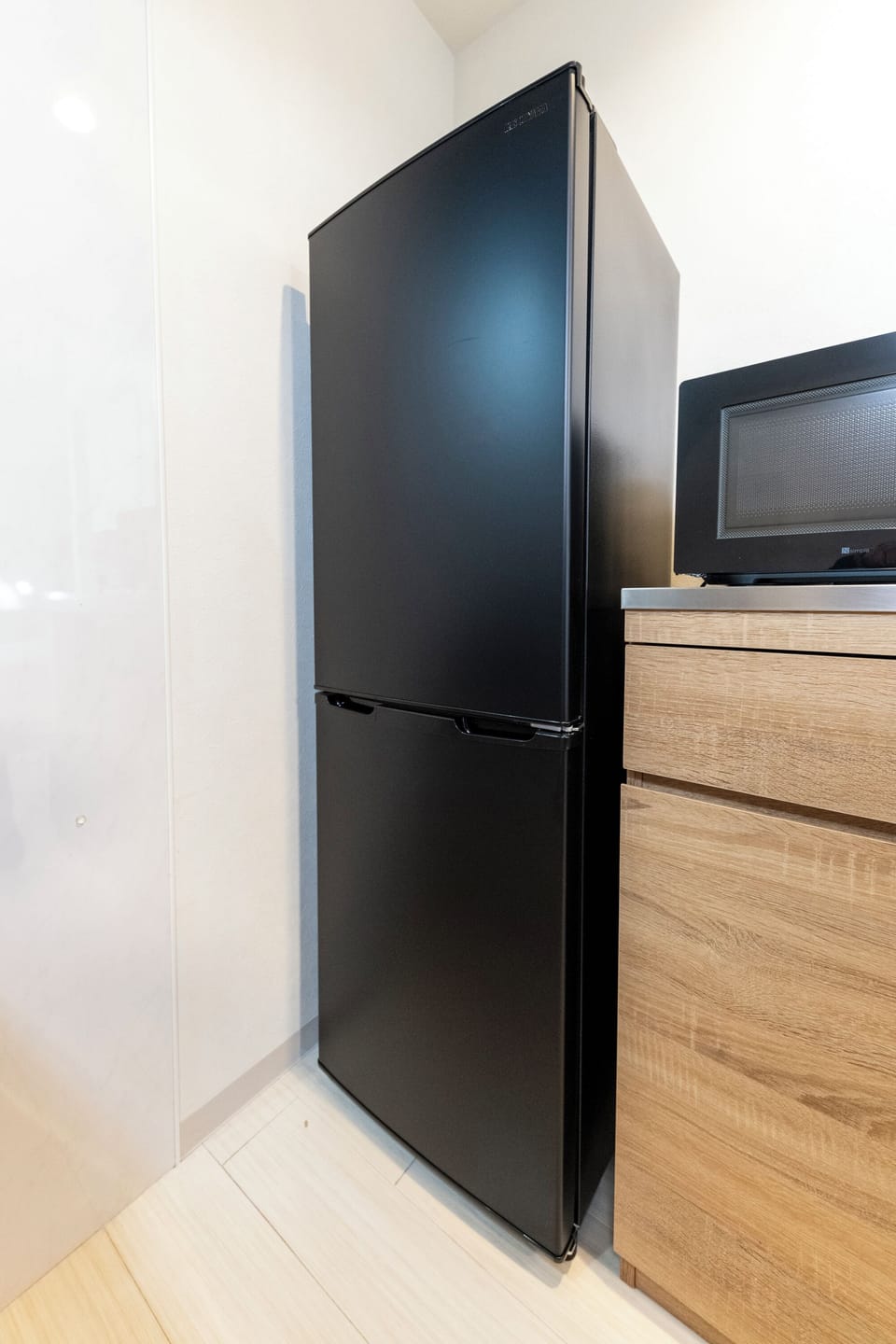 Basic Apartment | Private kitchen | Microwave, stovetop, electric kettle, toaster