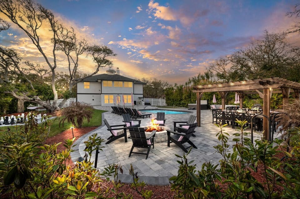 Need more reasons to book - Cozy nights by the firepit