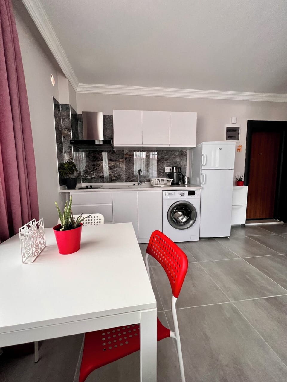 Comfort Room | Private kitchen
