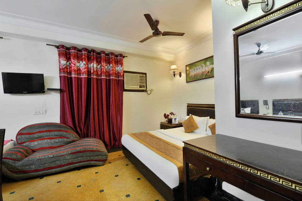 Deluxe Room, City View | In-room safe, desk, soundproofing, free WiFi