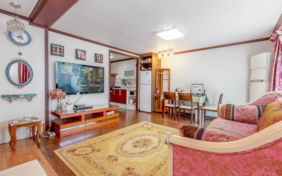 Premier Double Room | Living area | Flat-screen TV