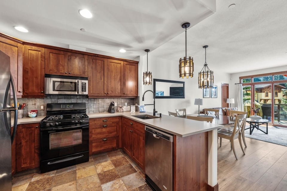 Townhome, 2 Bedrooms | Private kitchen | Coffee/tea maker, fridge, oven, toaster