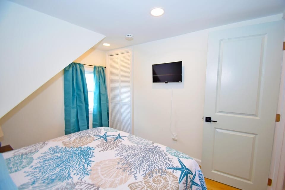 Condo, 1 Bedroom | 1 bedroom, WiFi (free)