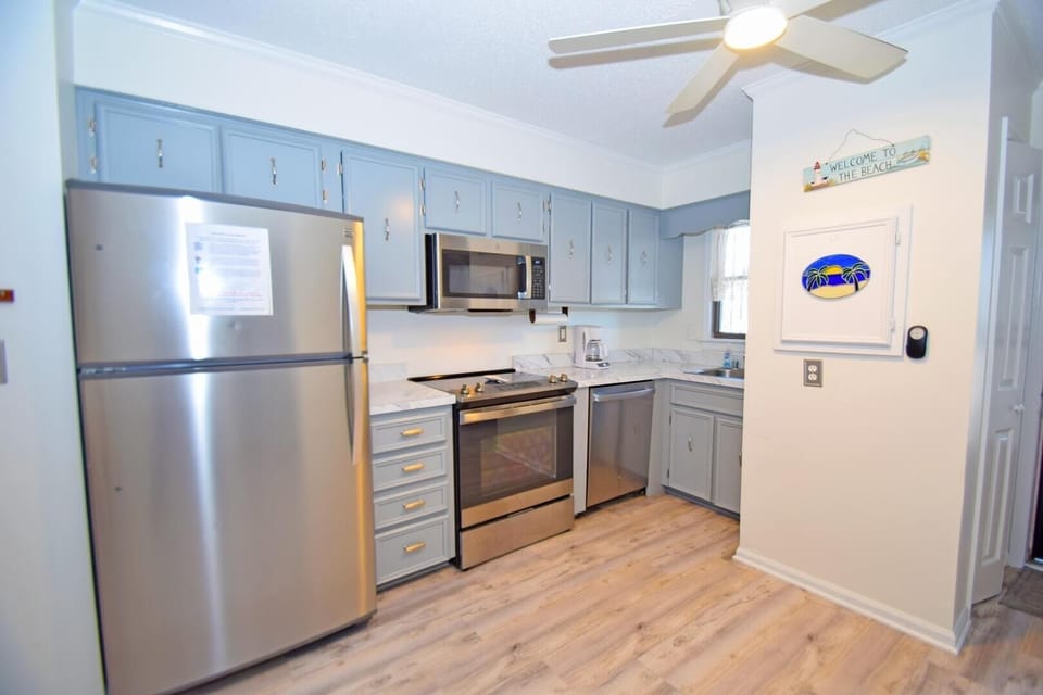 Condo, 2 Bedrooms | Private kitchen | Fridge, oven, coffee/tea maker, toaster