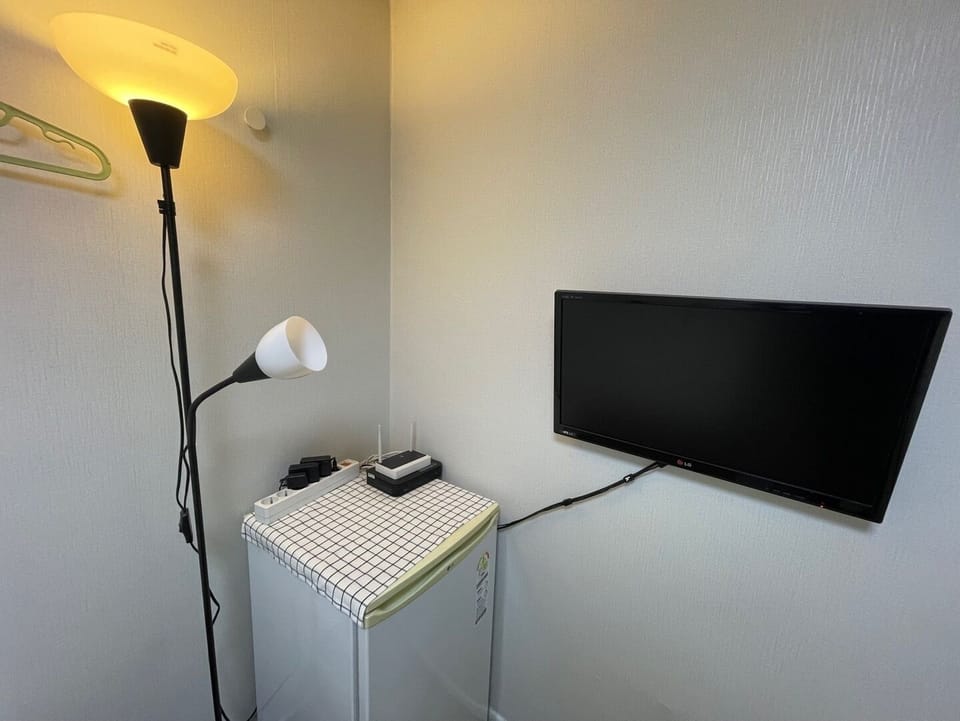 Standard Twin Room, Private Bathroom | 1 bedroom, soundproofing, free WiFi, bed sheets