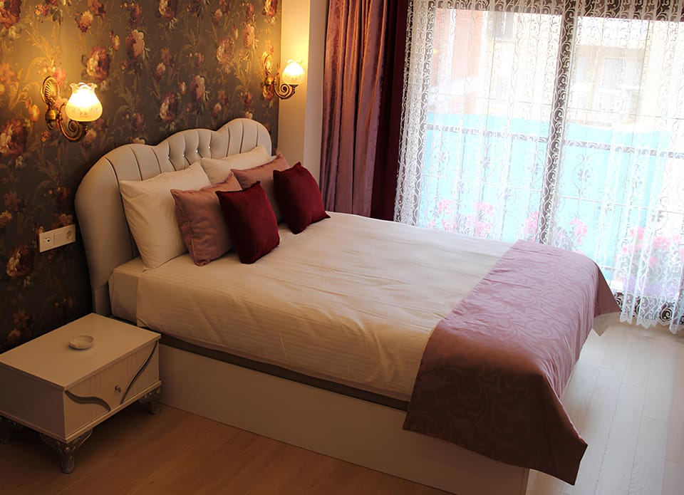 Egyptian cotton sheets, premium bedding, laptop workspace, free WiFi