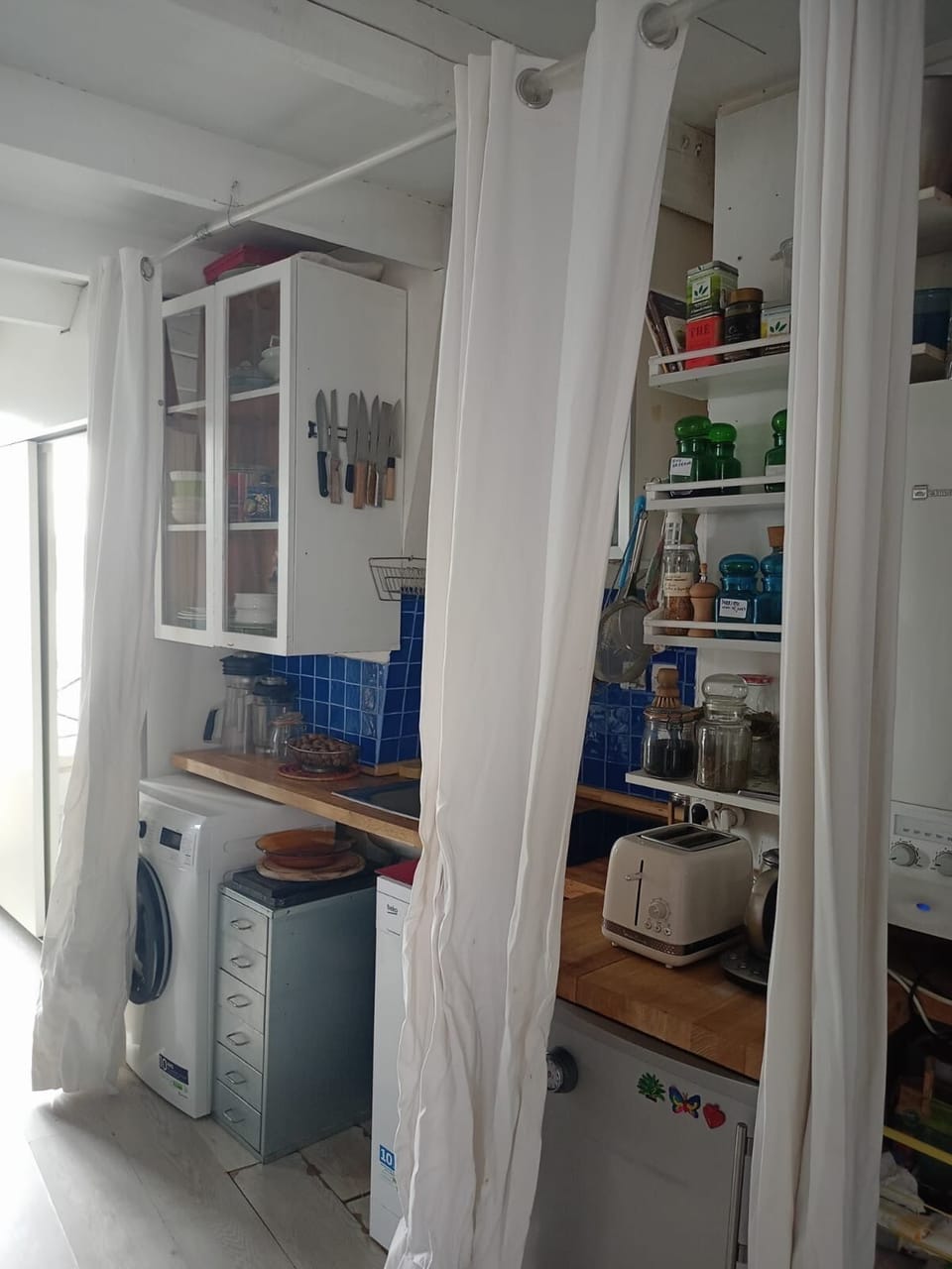 Fully equipped kitchenette space