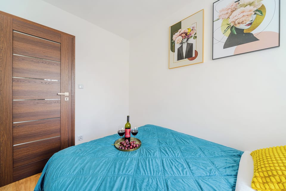Basic Apartment | 2 bedrooms, individually decorated, individually furnished, desk