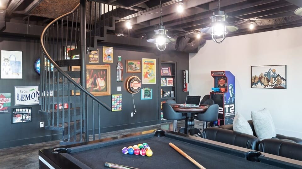 Game room overview 2 Large