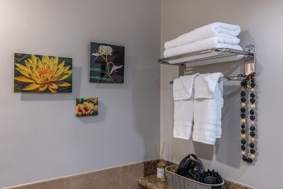 Simple, airy wall décor adding a breezy island touch to the space.