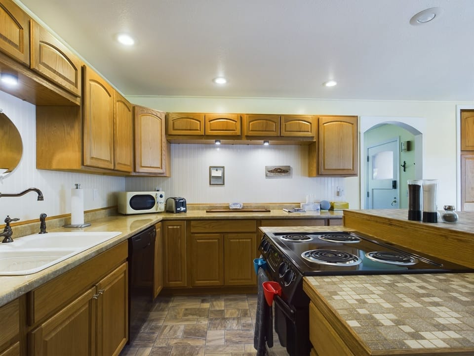 Virtual tour here: https://tour.giraffe360.com/0c6ff69adc044a818dde808940561391/