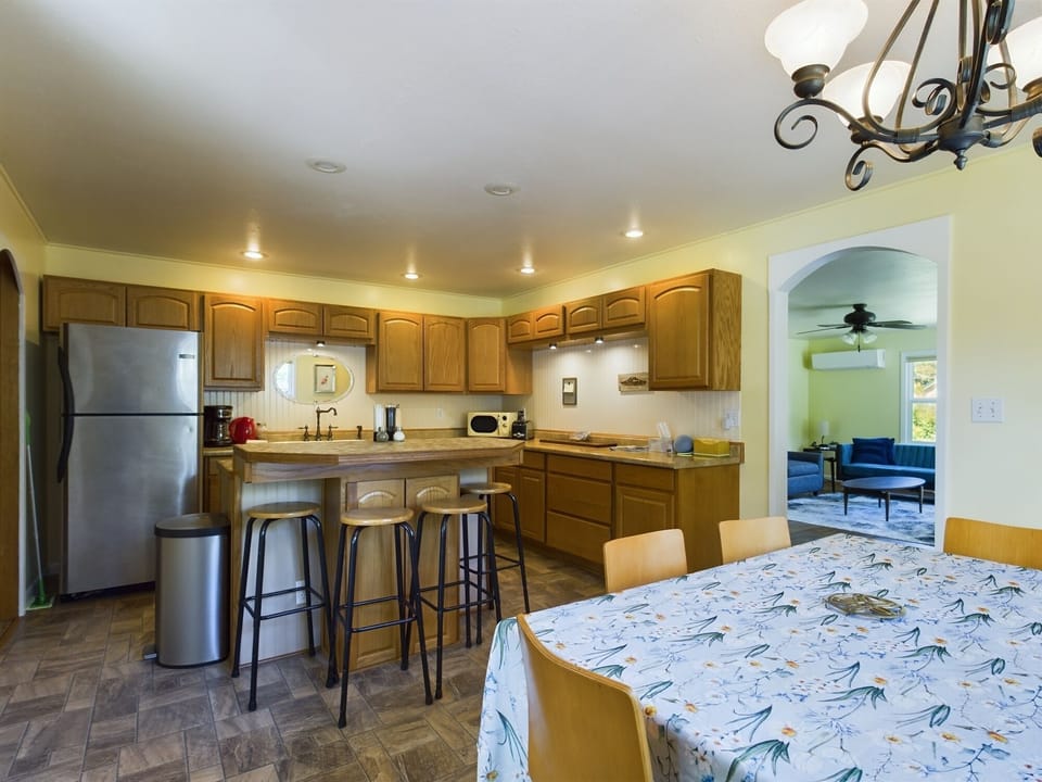 Virtual tour here: https://tour.giraffe360.com/0c6ff69adc044a818dde808940561391/