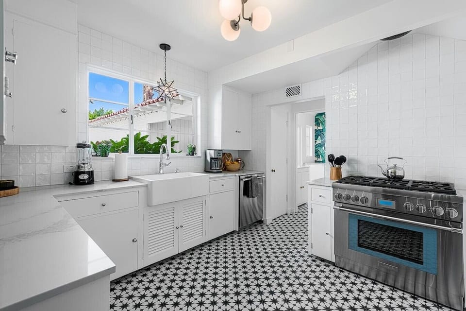 Stylish Fully-Equipped Kitchen