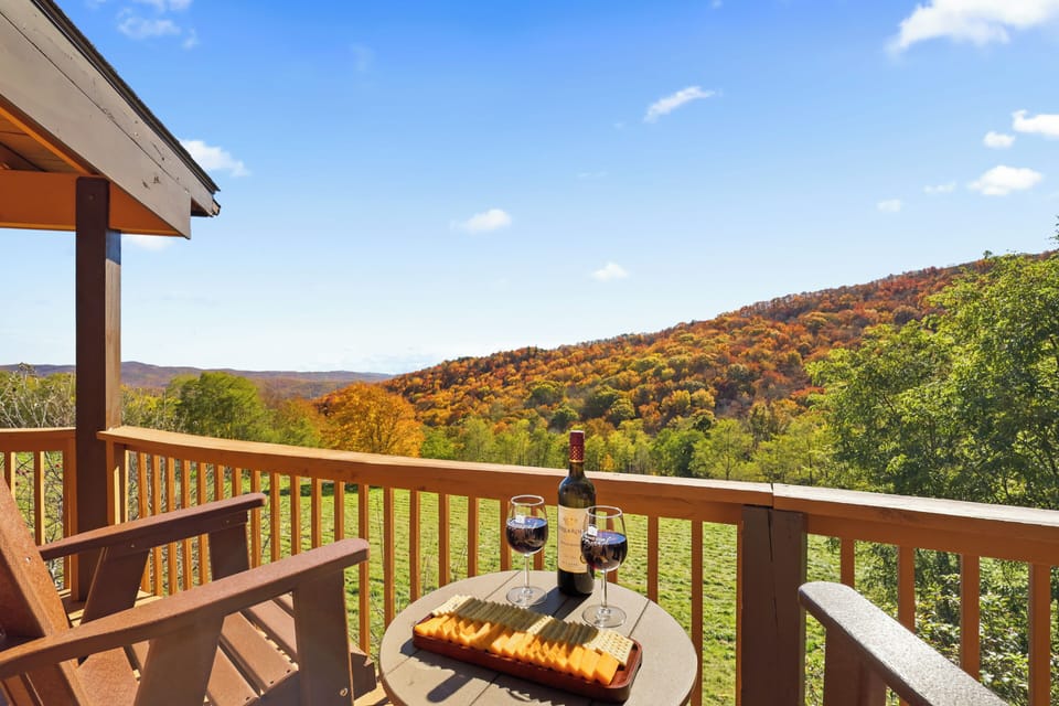 Peaceful mountain retreat with privacy, space and gorgeous year-round views