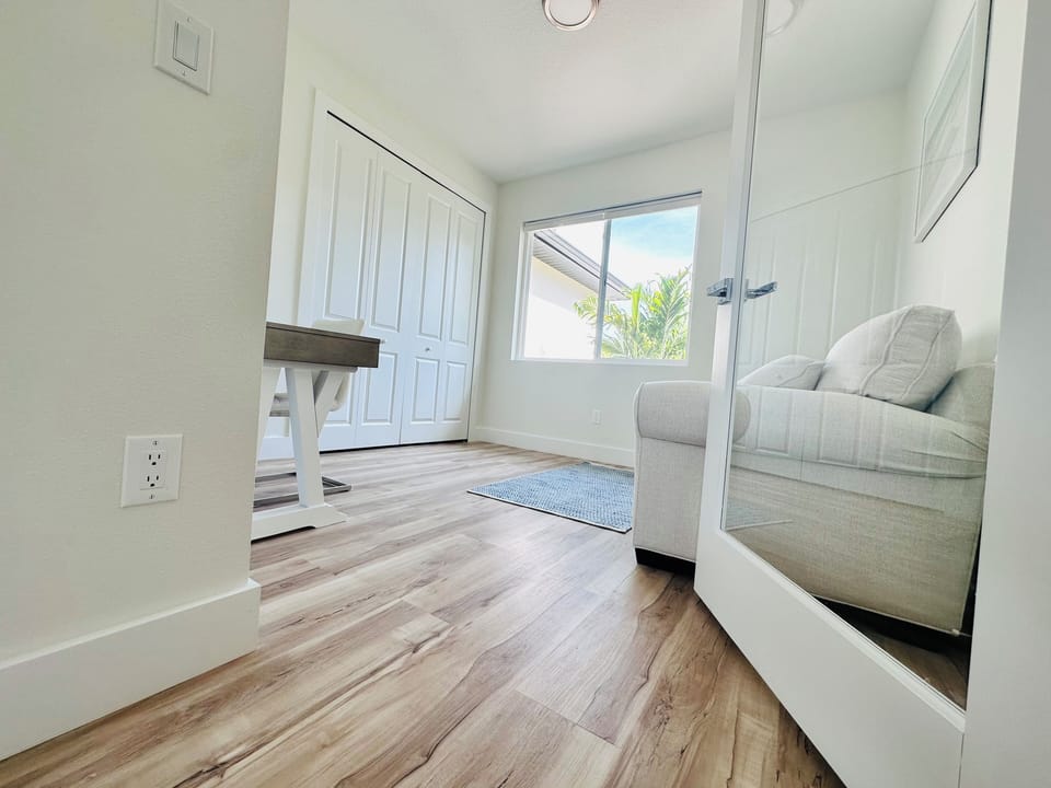 Bedroom 4 / Office - Queen Couch Bed 