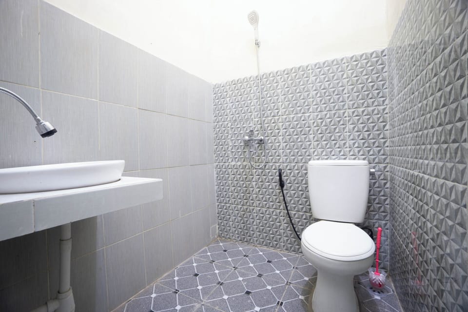 Standard Double Room | Bathroom | Shower, soap