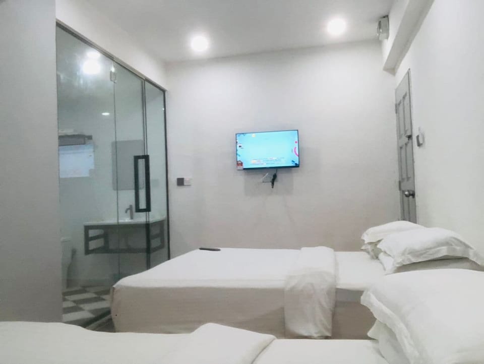 Family Quadruple Room, 2 Queen Beds | Free WiFi, bed sheets