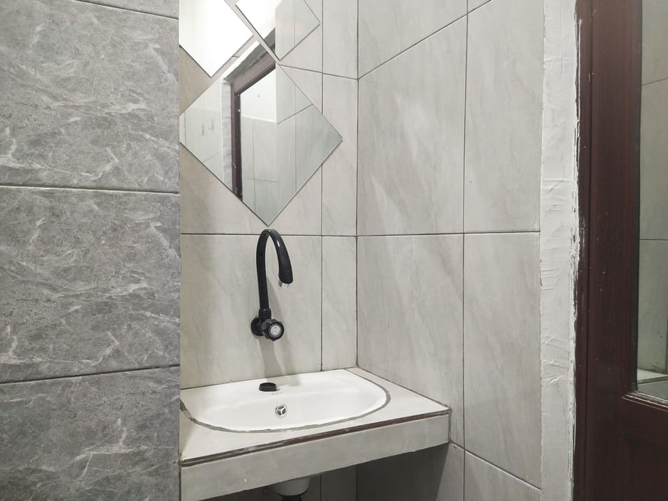 Shower, towels, soap
