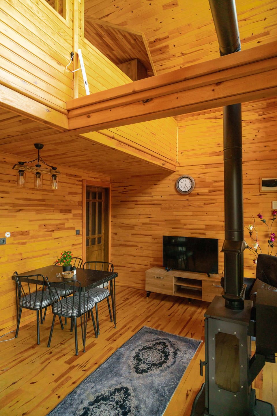 Deluxe Cottage | Living area | Flat-screen TV, toys