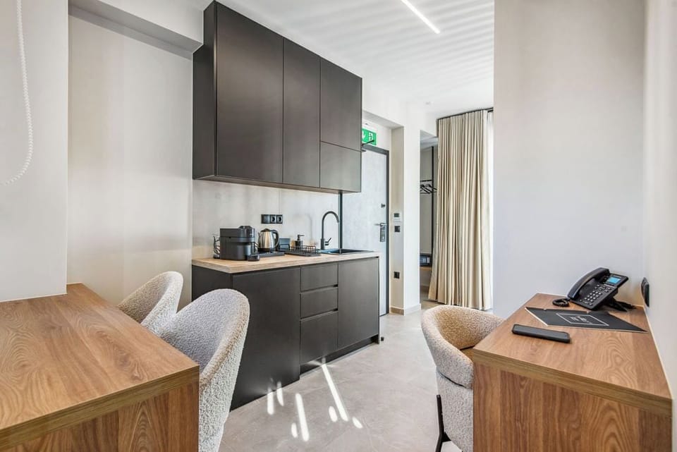 Deluxe Suite | Private kitchen | Espresso maker, mini-fridge, microwave, electric kettle