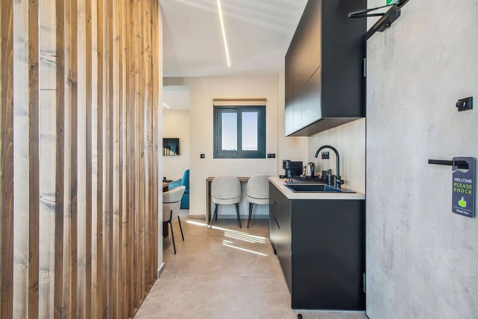Deluxe Suite | Private kitchen | Espresso maker, mini-fridge, microwave, electric kettle