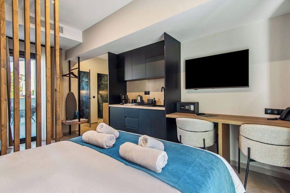 In-room safe, desk, laptop workspace, blackout drapes
